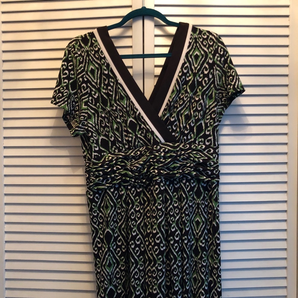 Patterned Green Dress - Picture 3 of 4
